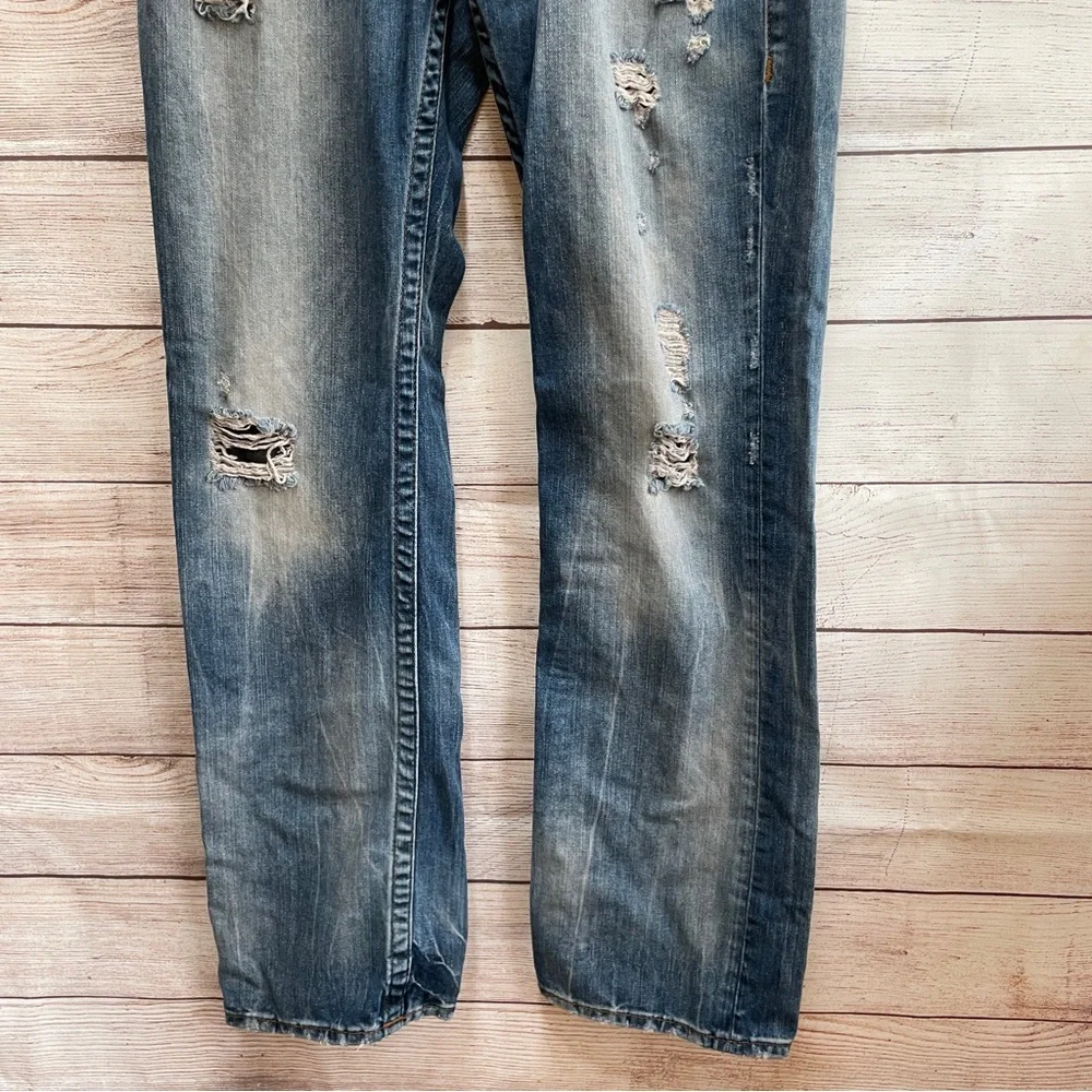 TRUE RELIGION STRAIGHT FLAP DISTRESSED JEANS‎